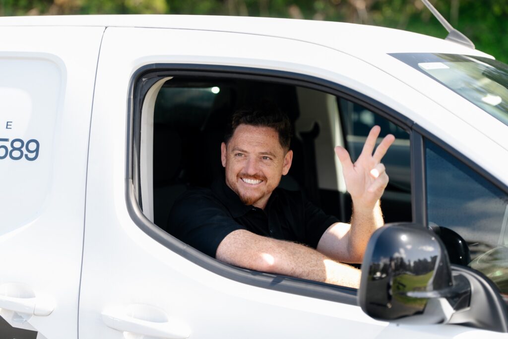 Roadworthy.me inspector waving from the mobile van – safety certificates in Varsity Lakes